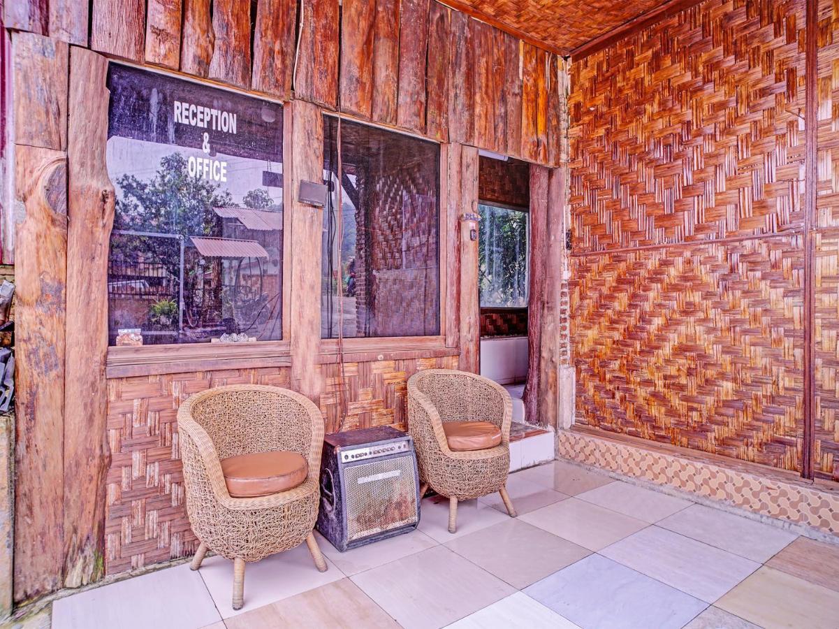 Oyo 90209 Dk Singarimbun Berastagi Homestay Esterno foto
