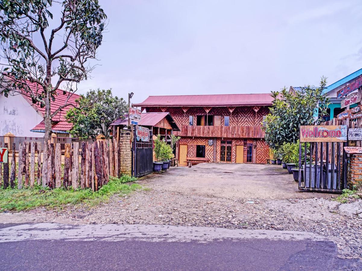 Oyo 90209 Dk Singarimbun Berastagi Homestay Esterno foto